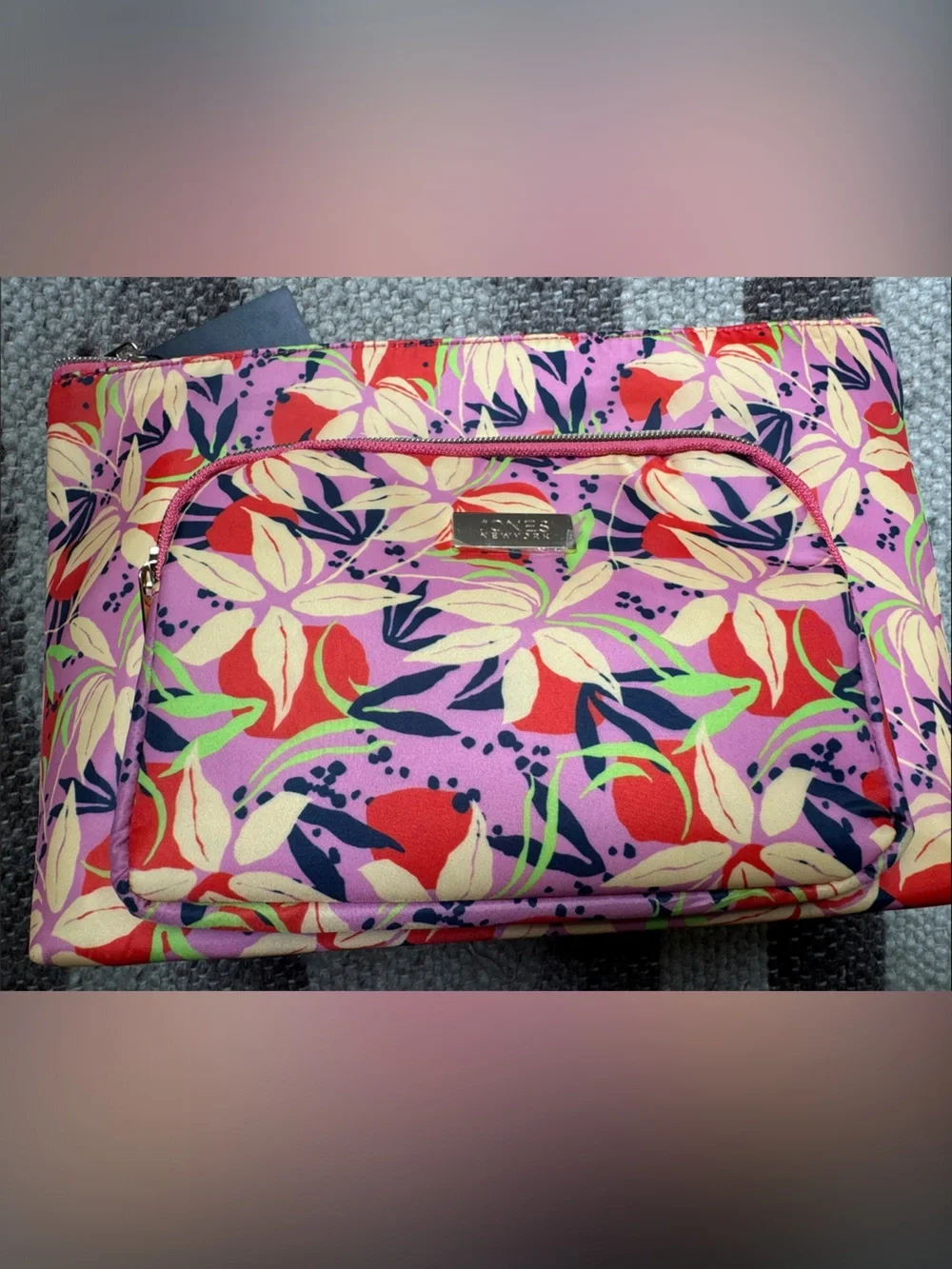 Jones New York Floral Zip Travel cosmetic bag .